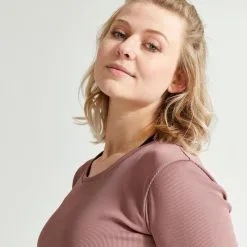 Camiseta Fitness Crop Top Manga Corta Mujer Domyos Marrón 8 Camiseta Fitness Crop Top Manga Corta Mujer Domyos Marrón -tienda de equipos de fitness camiseta fitness crop top manga corta mujer domyos marron 3